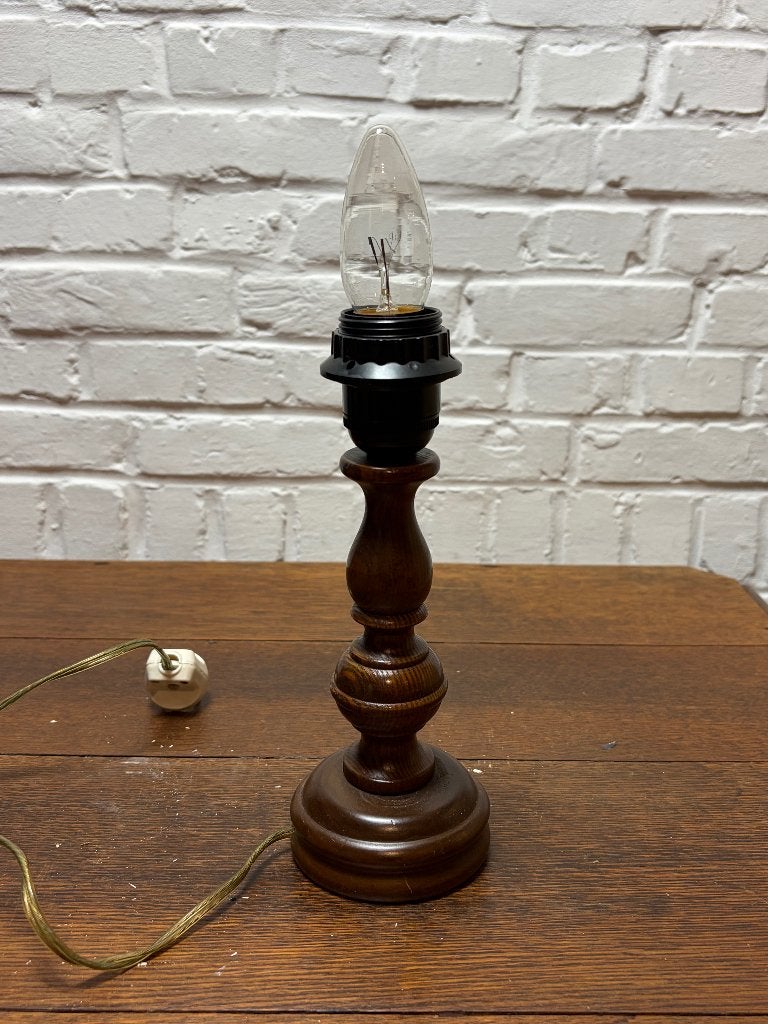 Vintage gedraaide houten lampenvoet / tafellampje (30 cm), Bureaulamp, Gebruikt, Vintage, 30 cm