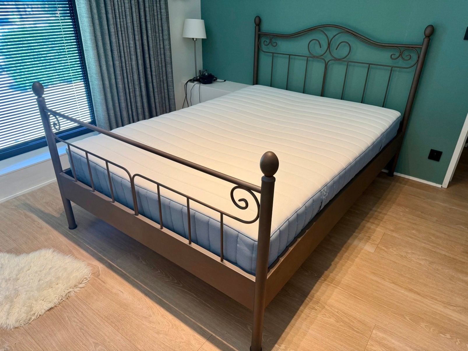 Metalen bed 200 x 140 cm met lattoflex en matras, Ophalen, Verstelbaar, Bruin, 140 cm