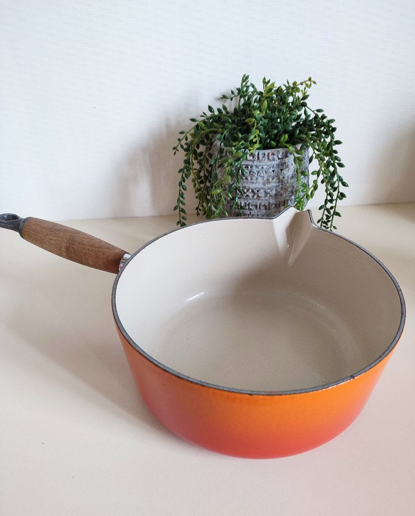 Poêlon saucière Le Creuset. En fonte. Référence 22, Enlèvement ou Envoi, Le Creuset, Utilisé, Autres types