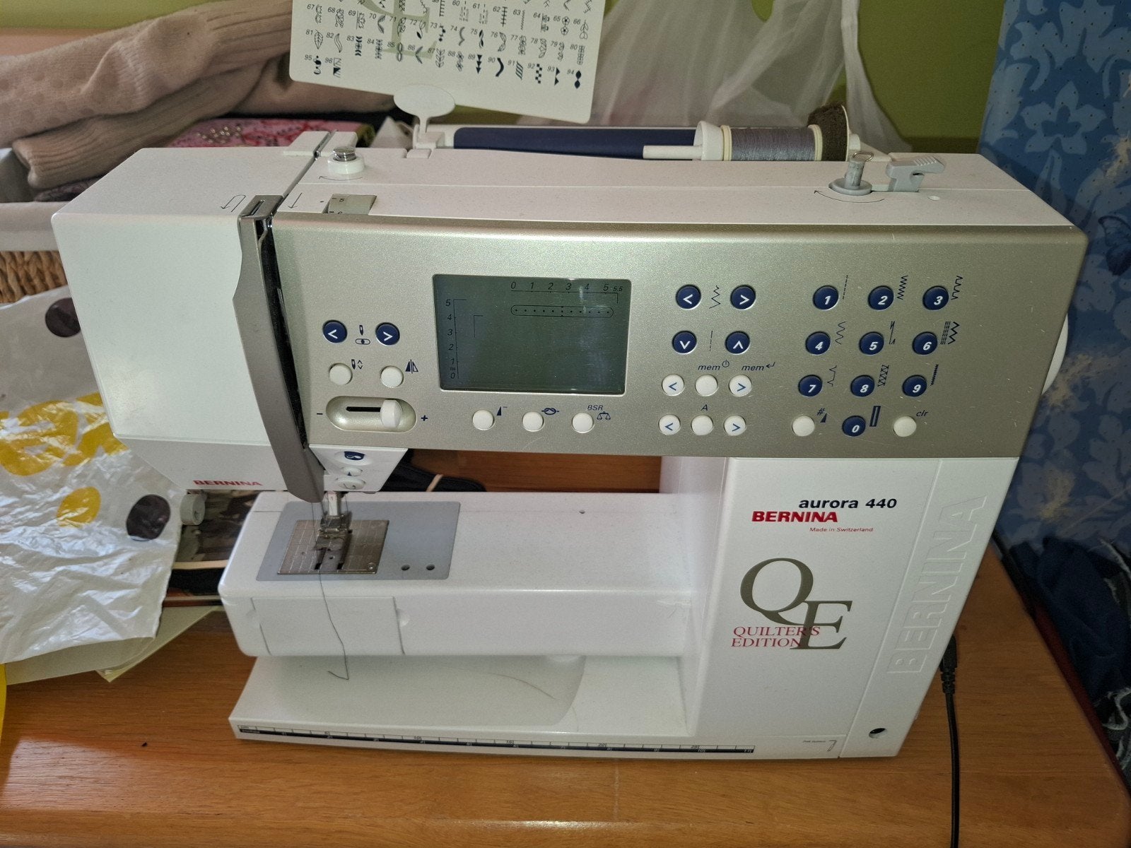 Machine à coudre Bernina Aurora 440 QE, Hobby & Loisirs créatifs, Enlèvement, Comme neuf, Machine à coudre, Bernina