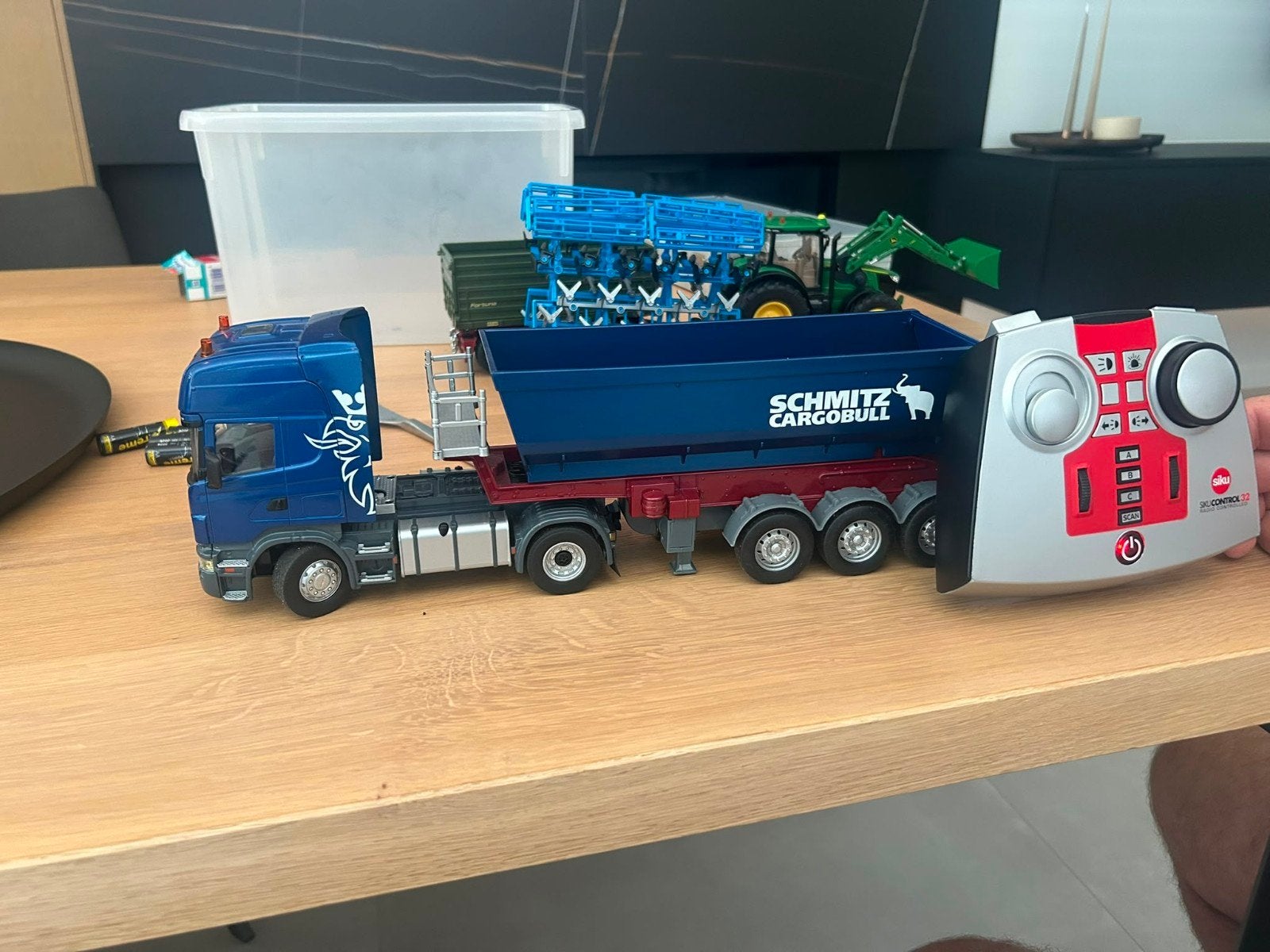 Siku scania trekker met kipkar, Ophalen, SIKU