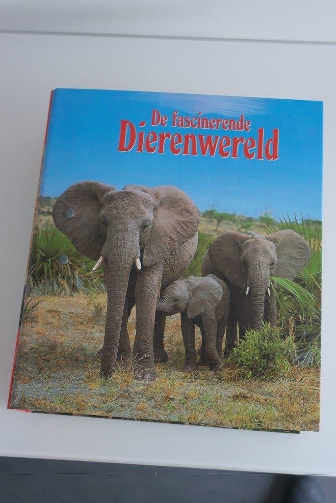 map de fascinerende dierenwereld met 43 fiches van dieren, Boeken, Ophalen of Verzenden, Zo goed als nieuw
