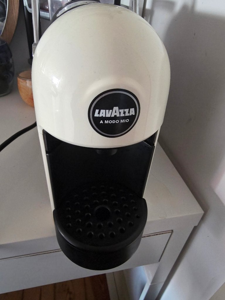 Machine à café Lavazza à capsules, Machine à espresso, Réservoir d'eau amovible, Dosettes et capsules de café, 1 tasse