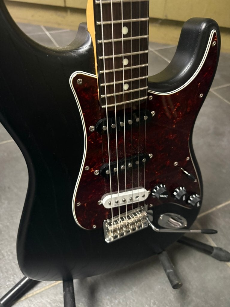 FENDER LTD Made in Japan Stratocaster Raw Ash + draagtas, Muziek en Instrumenten, Ophalen, Zo goed als nieuw, Solid body, Fender