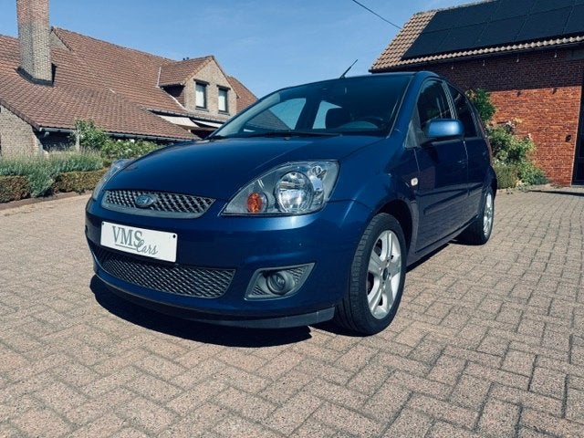 Ford Fiesta 1.4 Essence * Climatisation*Attelage de remorque, 144 g/km, Entreprise, Garantie prolongée, Boîte manuelle