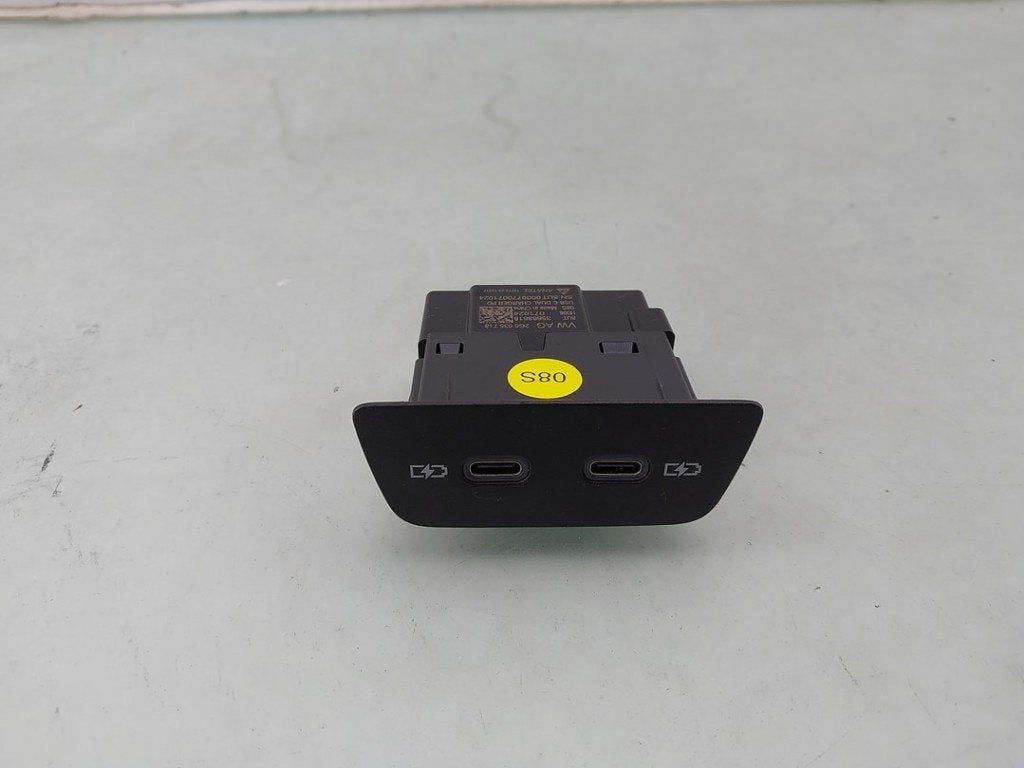 AUX/USB POORT Volkswagen Polo VI (AW1) (|2G6035718|), Gebruikt, Volkswagen, Volkswagen AG, Kundenbetreuung@volkswagen.de