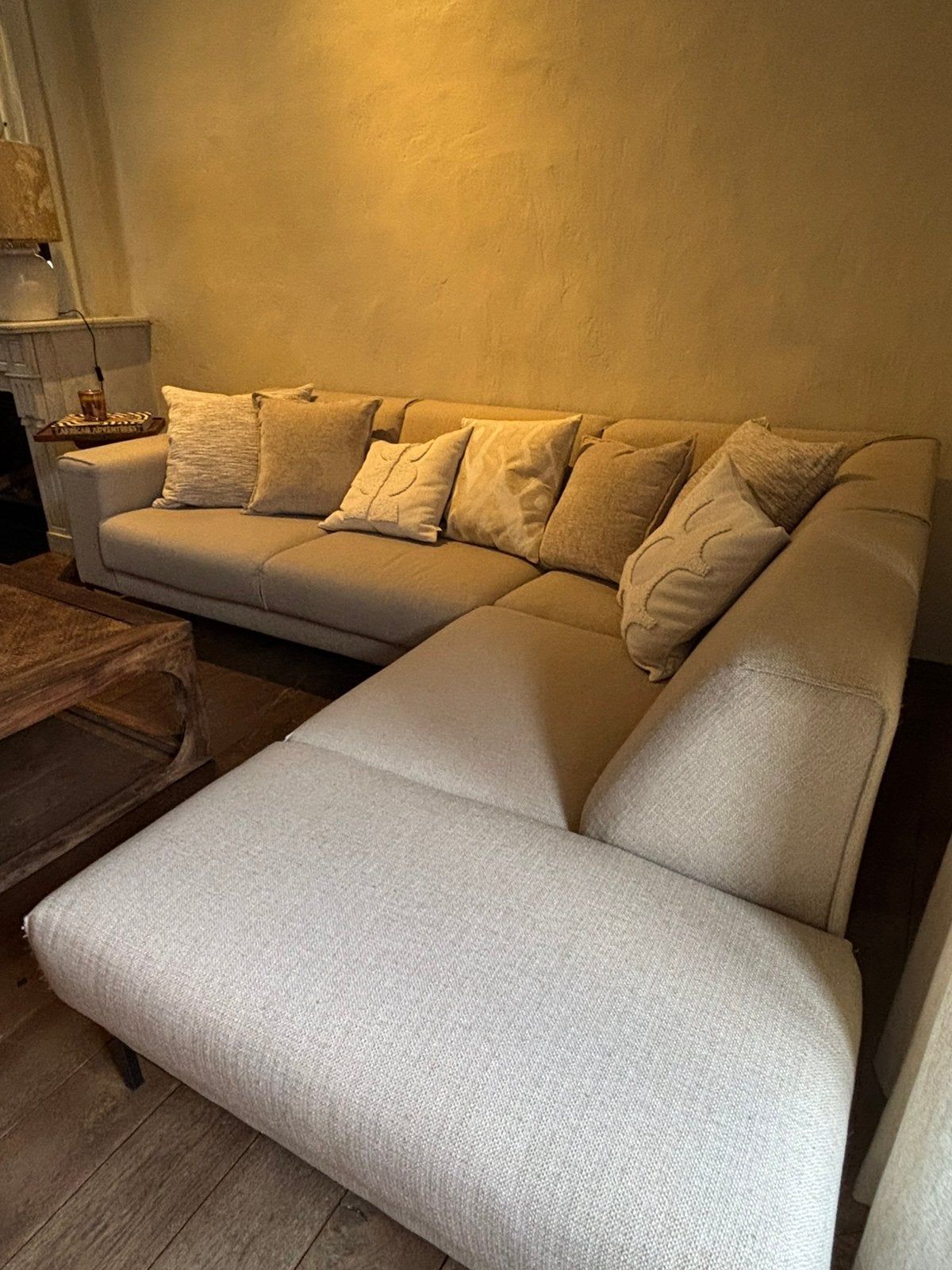 Prachtige L-vormige beige sofa, Ophalen, Zo goed als nieuw