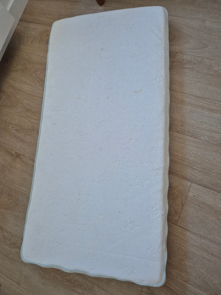Matelas pour berceau avec housses et protection matelas, Matelas, Moins de 70 cm, Enlèvement, Utilisé