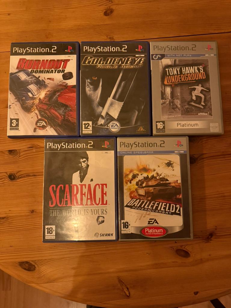 5 ps2 games, Enlèvement, Comme neuf