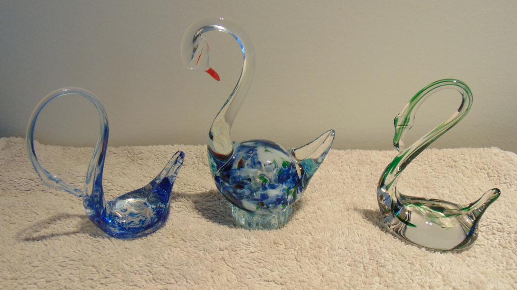 3 Decoratieve kleurige glazen eendjes, Ophalen of Verzenden, Zo goed als nieuw, Meerkleurig, Glas