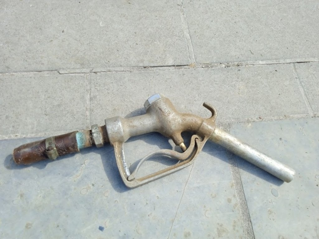 Pistolet pour carburant, Enlèvement
