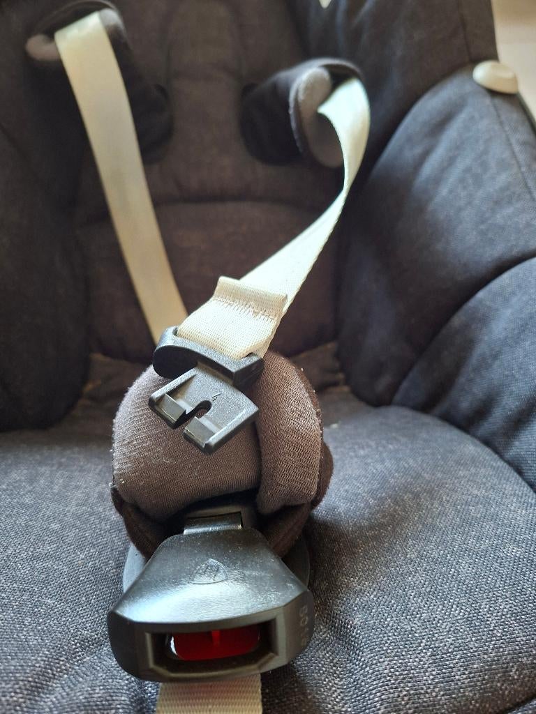 Maxi-Cosi Pebble Plus i-Size – Nette staat – Donkergrijs, Kinderen en Baby's, Autostoeltjes, Maxi-Cosi, Ophalen, 0 t/m 10 kg, Gebruikt