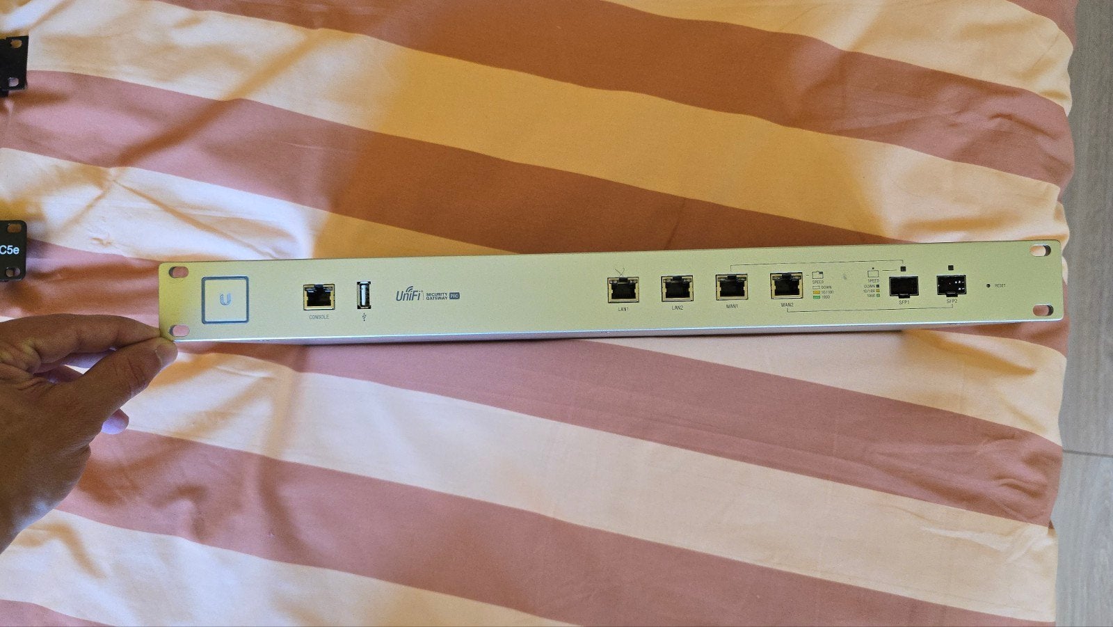 Ubiquiti UniFi Security Gateway Pro 4 – USG-PRO-4, Enlèvement
