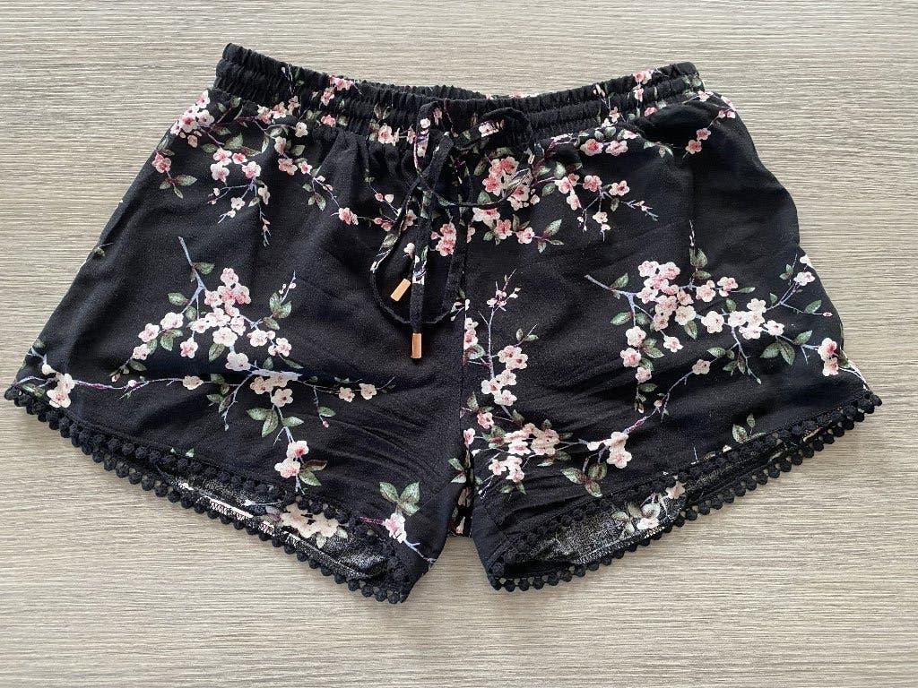 Short met bloemenprint - maat S, Zwart, Ophalen of Verzenden, Zo goed als nieuw, My Hailys
