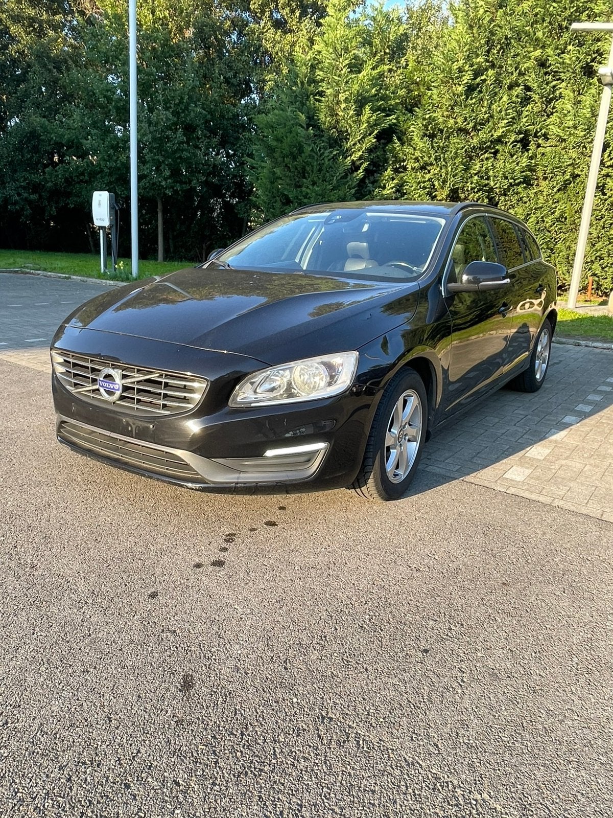 Volvo V60 D2 1.6 euro5 Momentum automaat, Autos, Cuir, Euro 5, Noir, 5 portes