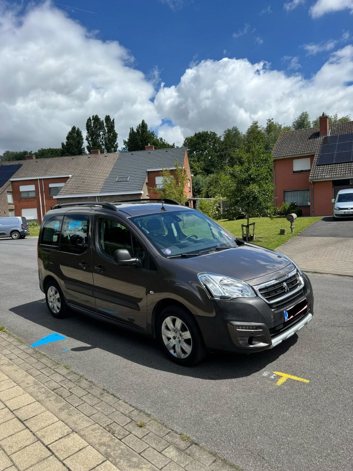 Peugeot Partner 1.2 benzine uit 2017 met 180.000 km euro 6b, Particulier, Achteruitrijcamera, Partner, Te koop