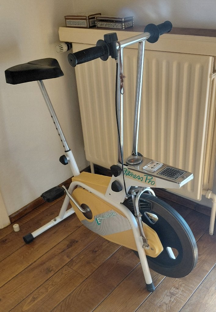 VELO  Appartement  " Fitness  PRO ", Sports & Fitness, Enlèvement, Utilisé, Jambes, Vélo d'appartement