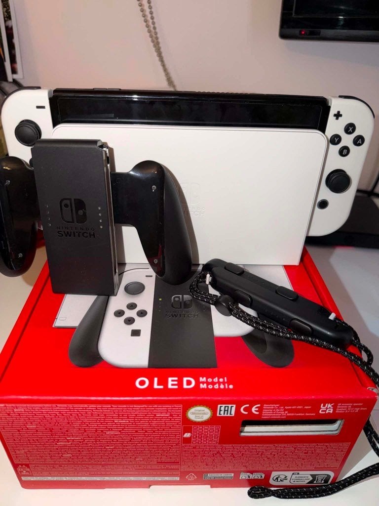 Nintendo switch Oled, Enlèvement, Comme neuf, Avec 1 manette, Switch OLED