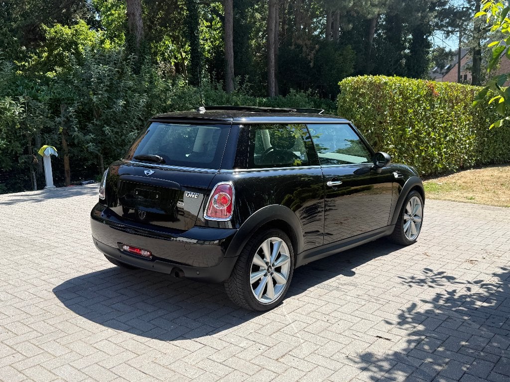 Mini One – 119.256 km – Panodak – Zetelverwarming, Auto's, Voorwielaandrijving, Stof, Zwart, 4 cilinders
