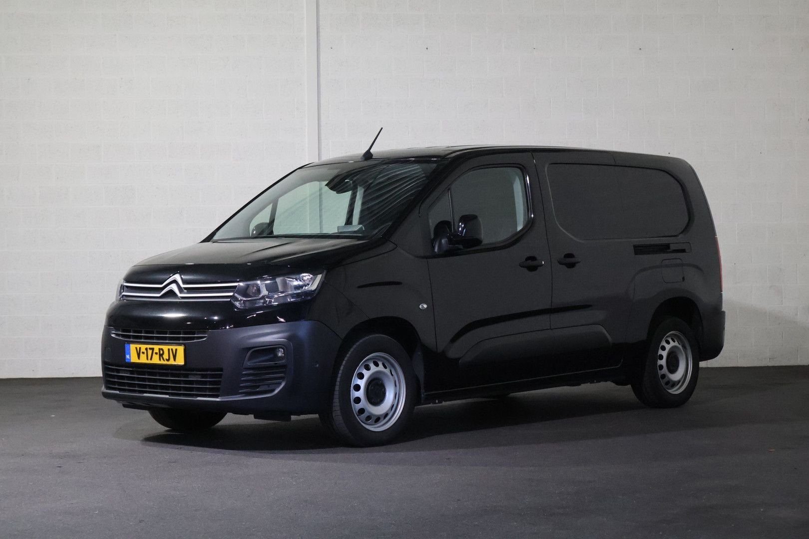 Citroën Berlingo 1.5 BlueHDi Automaat 130pk S&S, Auto's, Automaat, Citroën, Zwart, Diesel
