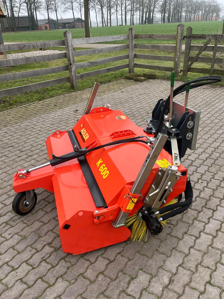 Adler K600 150 veegmachine tbv Knikmops 130 140 180, Enlèvement, Chargeuse sur pneus ou Chouleur