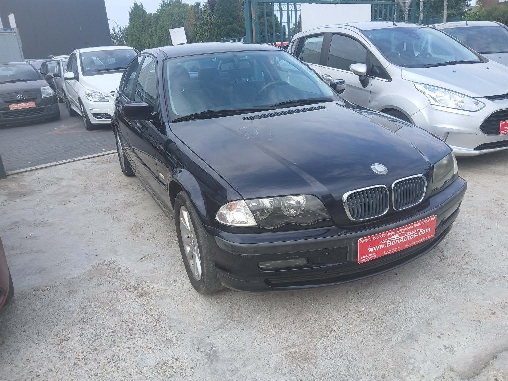 BMW  318 i, Autos, Achat, 85 cm³, Entreprise, Noir