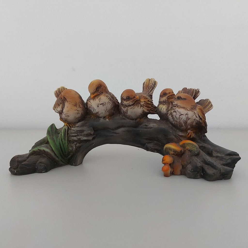 Pittoreske sculptuur van een groep Mussen gesigneerd., Ophalen of Verzenden