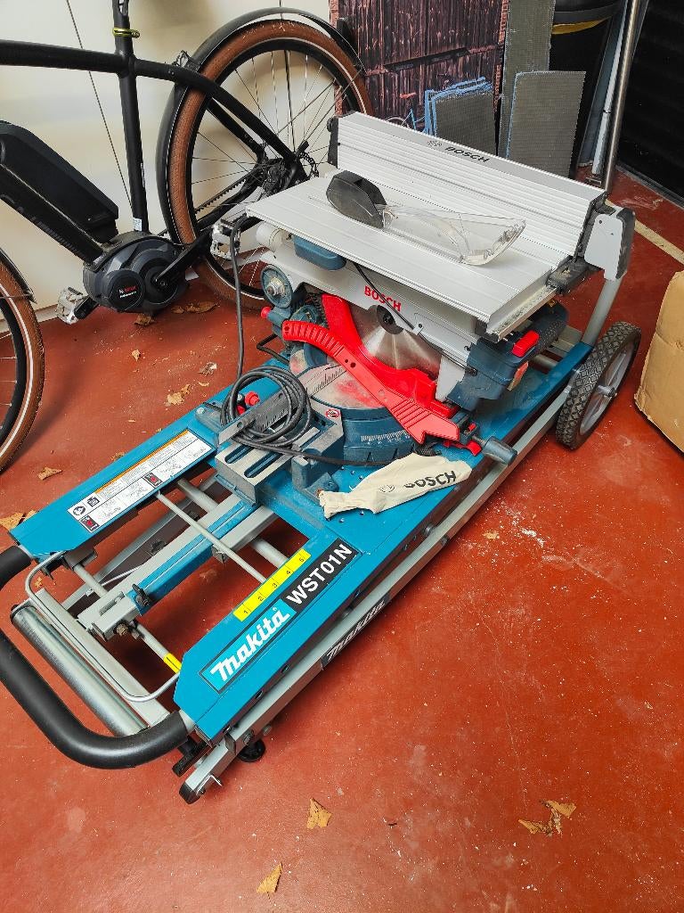Makita WST01N + Bosch GTM12, 70 mm ou plus, Comme neuf, Enlèvement, Bosch