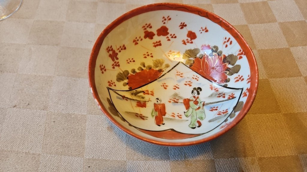 Schaaltje antiek Japans porsleein doorsnee 12 cm, Antiek en Kunst, Antiek | Schalen, Ophalen of Verzenden