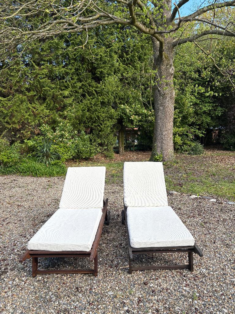 2 teakhouten ligbedden + matrassen, Tuin en Terras, Ligbedden, Ophalen, Gebruikt, Teakhout, Verstelbaar