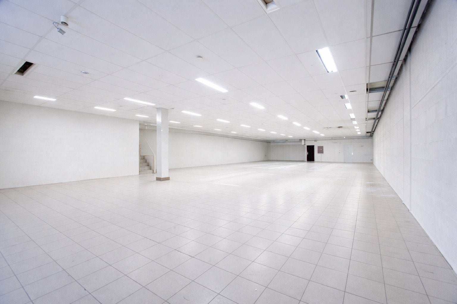 Local commercial de 365 m2 à louer, Seraing