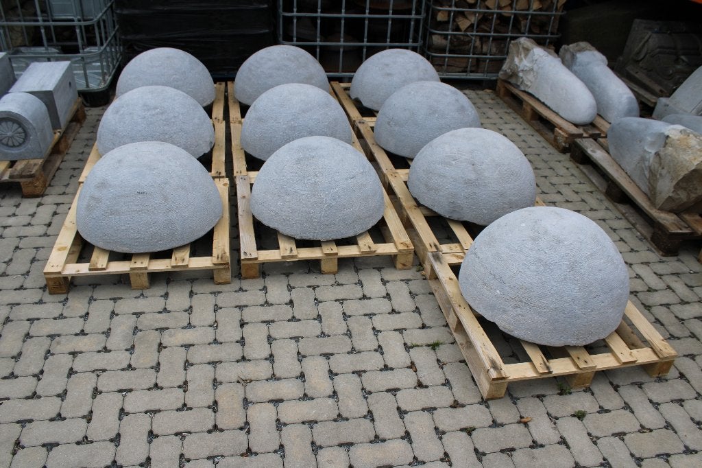 demi boule en pierre bleu , bordure de trottoir ., Bordure, 25 à 50 cm, Moins de 100 cm, Utilisé
