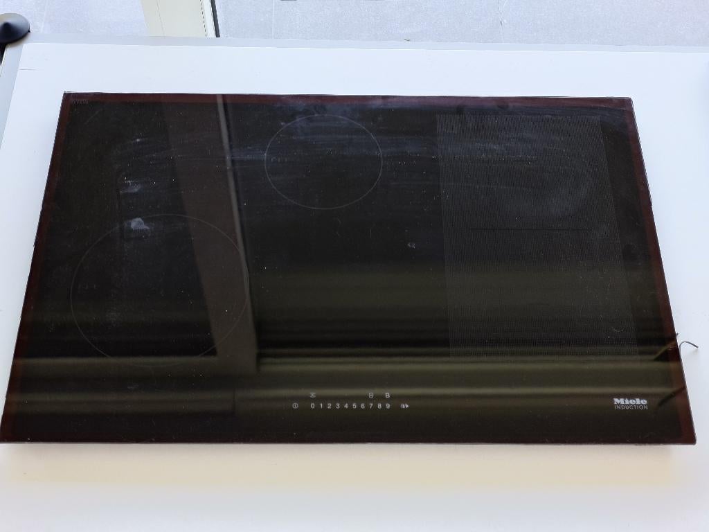 Miele KM7474 FL inductiekookplaat (defect na stroomuitval), Electroménager, Tables de cuisson, 4 zones de cuisson, Encastré, Enlèvement