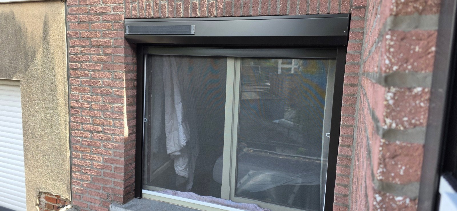 voorzet rolluik met solarpanel, Doe-het-zelf en Bouw, Rolluiken, Ophalen, Nieuw, Bruin, Elektrische bediening
