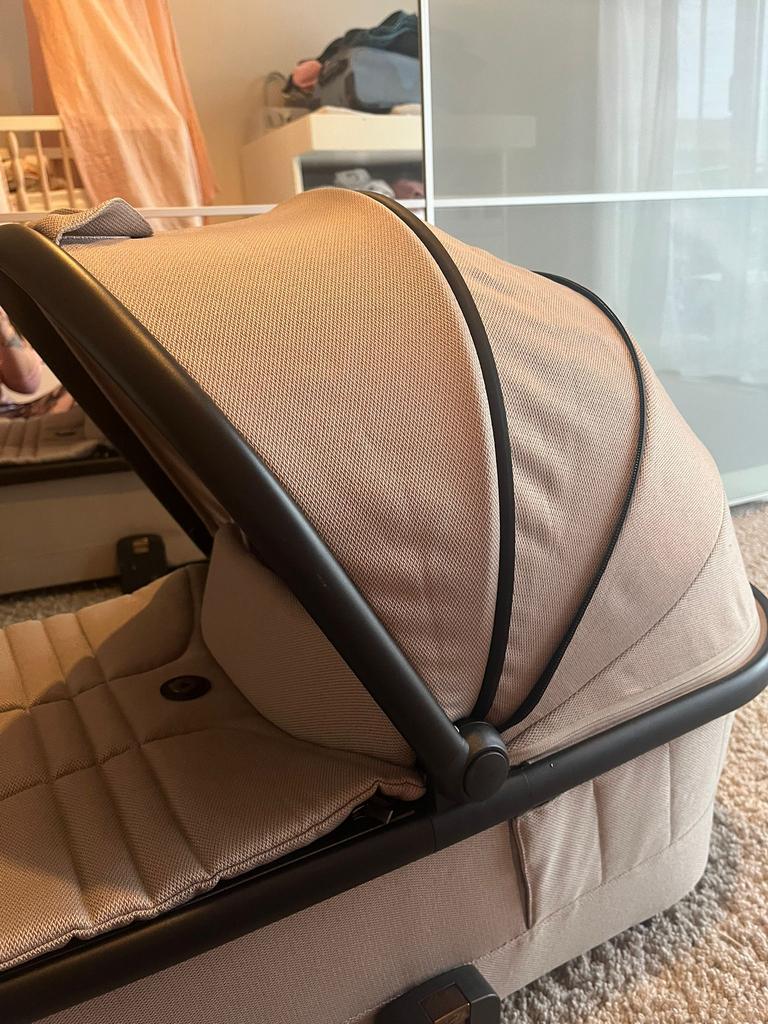 Combi kinderwagen Q-ryder plus + autostoel baby, Kinderen en Baby's, Kinderwagens en Combinaties, Ophalen, Zo goed als nieuw, Kinderwagen