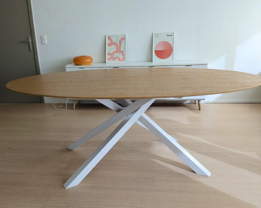 Moderne ovalen houten eettafel met witte matrix poot, Métal, 100 à 150 cm, Cinq personnes ou plus, 150 à 200 cm