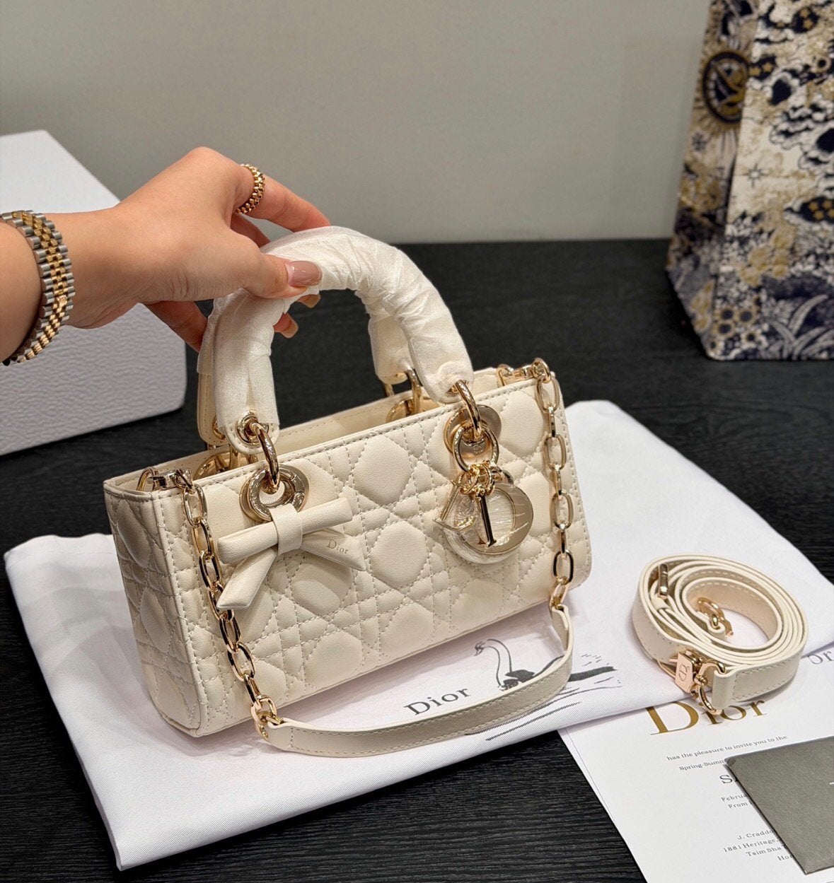 Dior lady D-joy tas zomercollectie, Handtassen en Accessoires, Tassen | Damestassen, Ophalen of Verzenden, Nieuw, Beige, Handtas