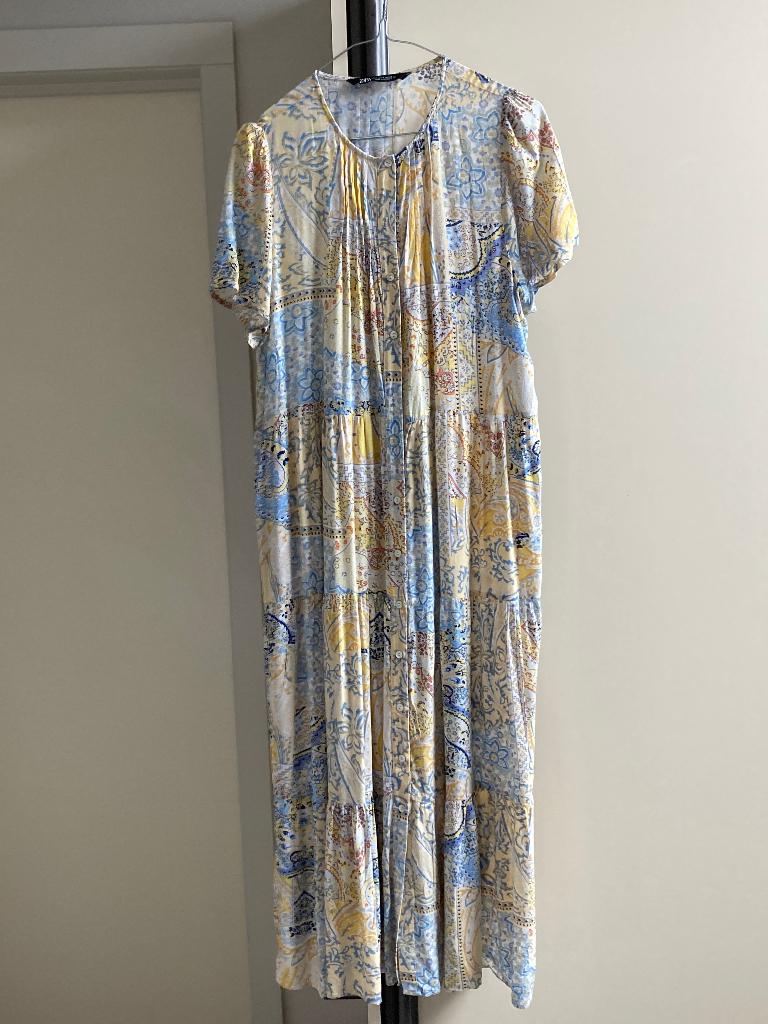 Mooie lange,  lichte zomerjurk ZARA. Medium. Zeer goede st., Kleding | Dames, Jurken, Maat 38/40 (M), Blauw, Zara, Ophalen of Verzenden