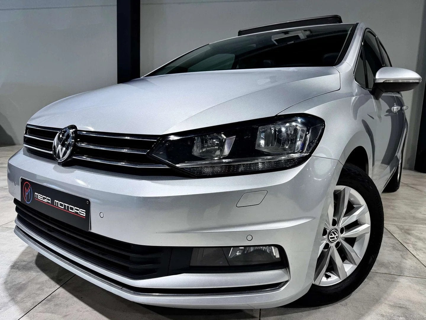 Volkswagen Touran 1.6 TDi 116CV HiGHLiNE" DiSTRONiC PANO CAR, Gebruikt, 4 cilinders, 116 pk, Leder
