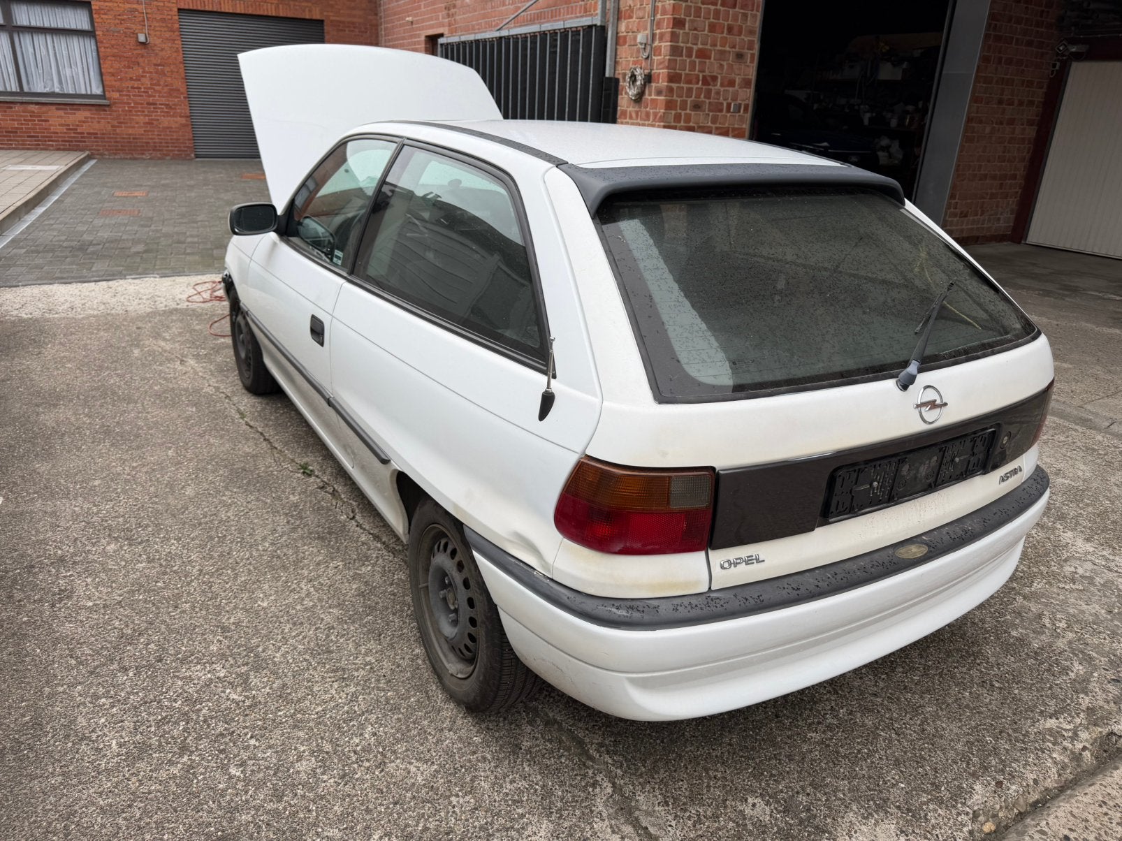 Opel astra f startersauto., Auto's, Opel, Voorwielaandrijving, Stof, 4 cilinders, Wit