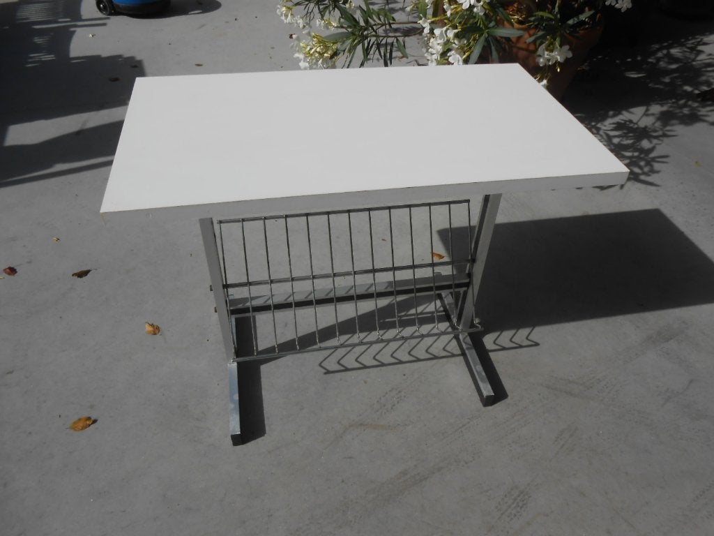 table à journaux 80 x 45 x H64 avec structure en métal, Enlèvement, Utilisé, Fer