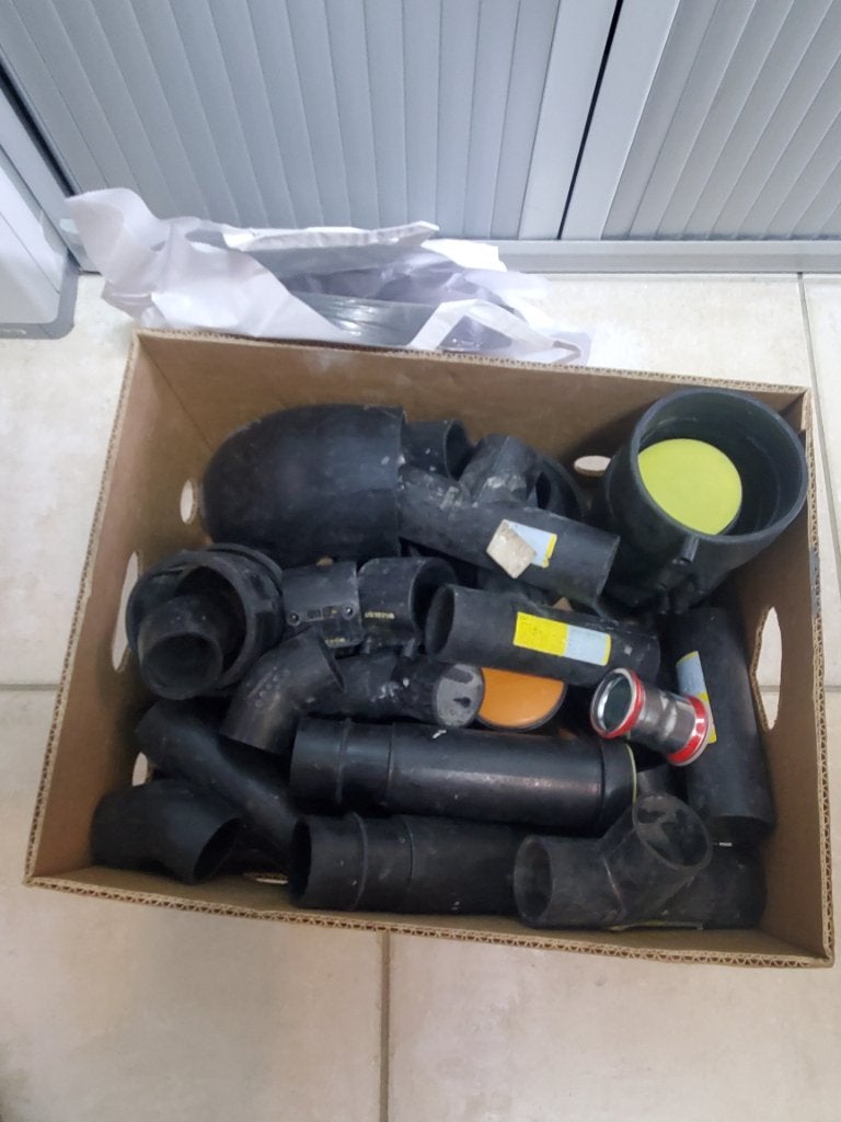 Lot de 38 raccords manchons geberit, Enlèvement, Utilisé