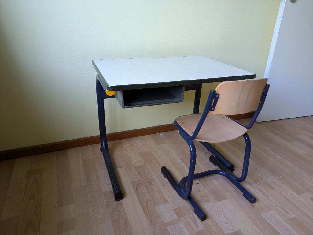 Schoolbankje met stoel, lager onderwijs, Huis en Inrichting, Ophalen, Opbergruimte, Metaal, Kinderbureau