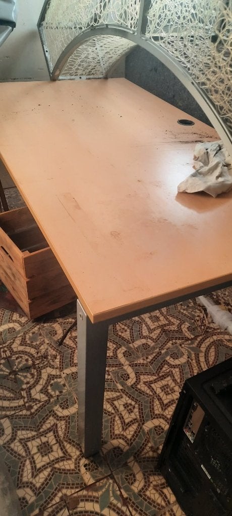 bureau réglable à donner juste à nettoyer, Enlèvement, Réglable en hauteur, Utilisé