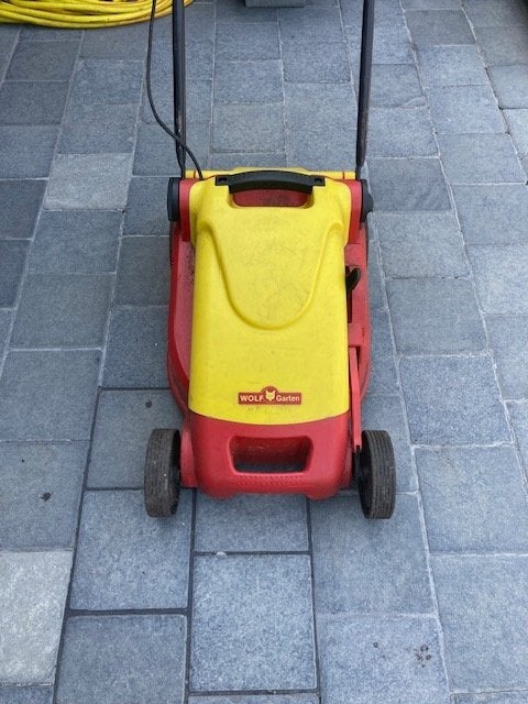 Grasmaaier WOLF - elektrisch - GRATIS AFGEHAALD  😂😂, Tuin en Terras, Grasmaaiers, Ophalen, Elektrische grasmaaier, Zweefmaaier