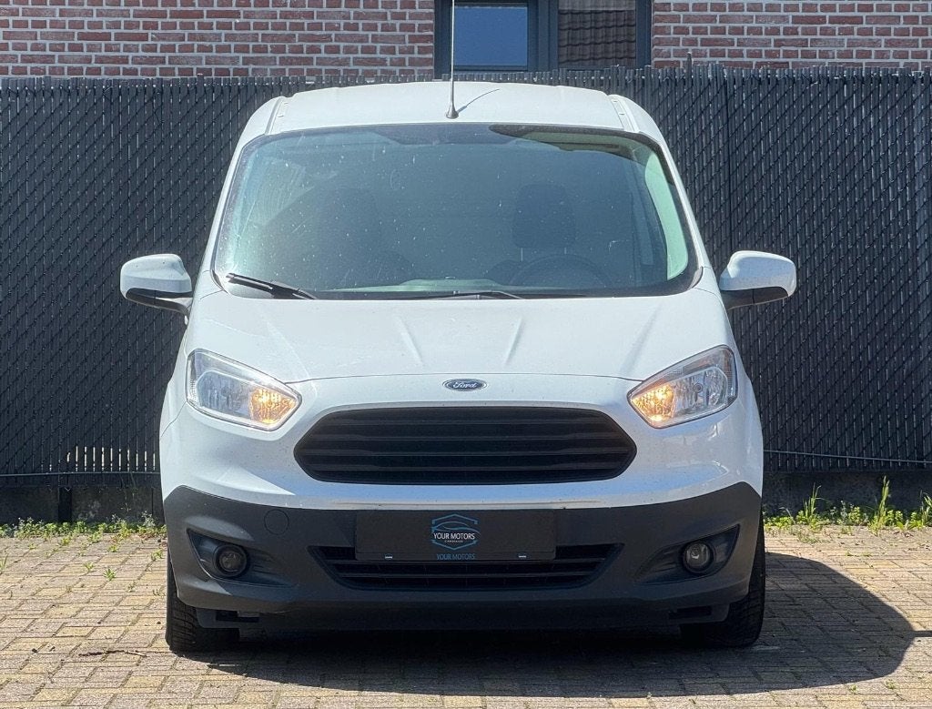 FORD TRANSIT COURIER 2017 DIESEL Euro6B 99DKM HOMOLOGUÉ, Essai à domicile, Achat, Entreprise, Boîte manuelle