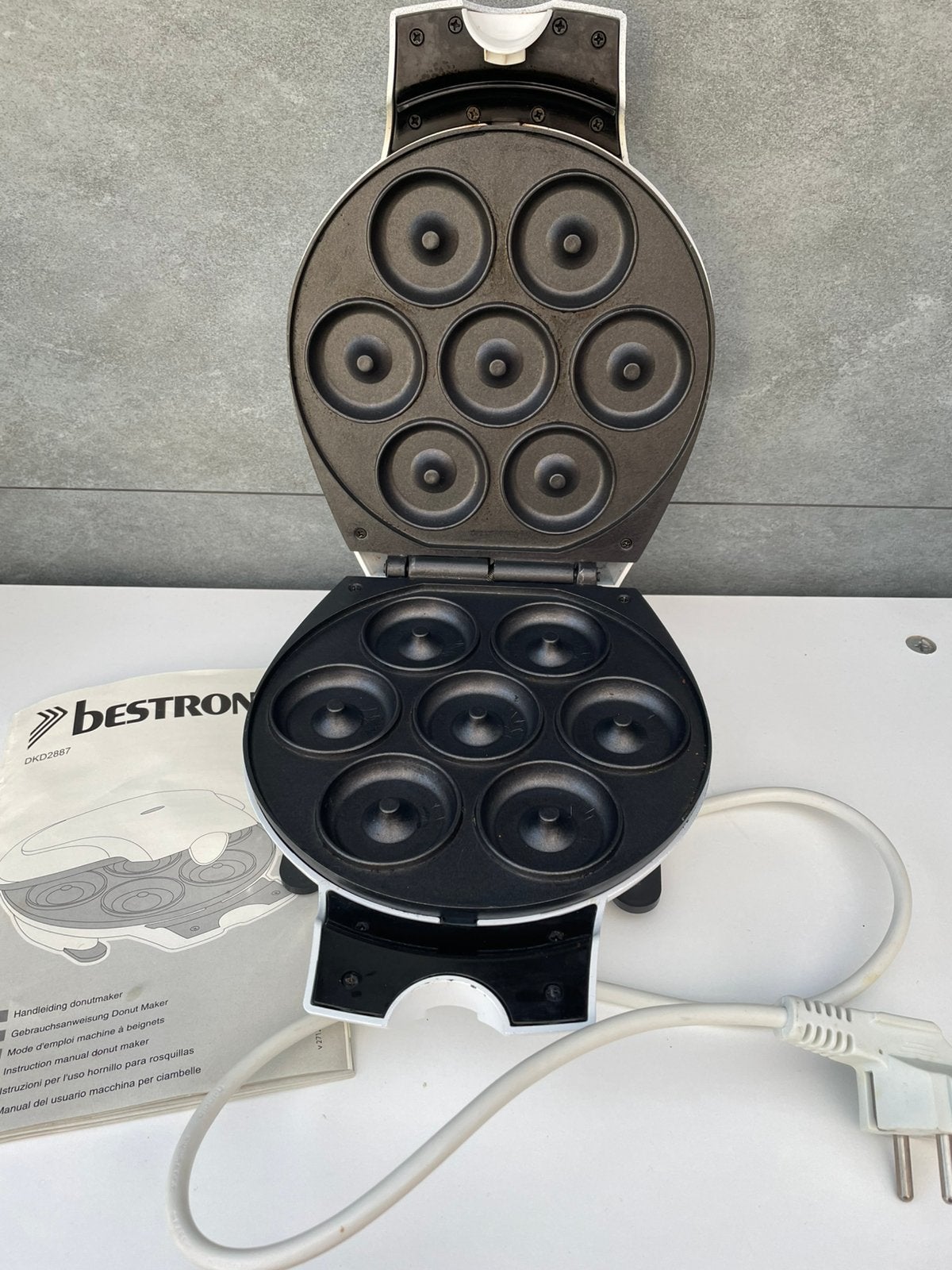 Donutmaker met receptenboekje, Elektronische apparatuur, Wafelijzers, Ophalen, Zo goed als nieuw