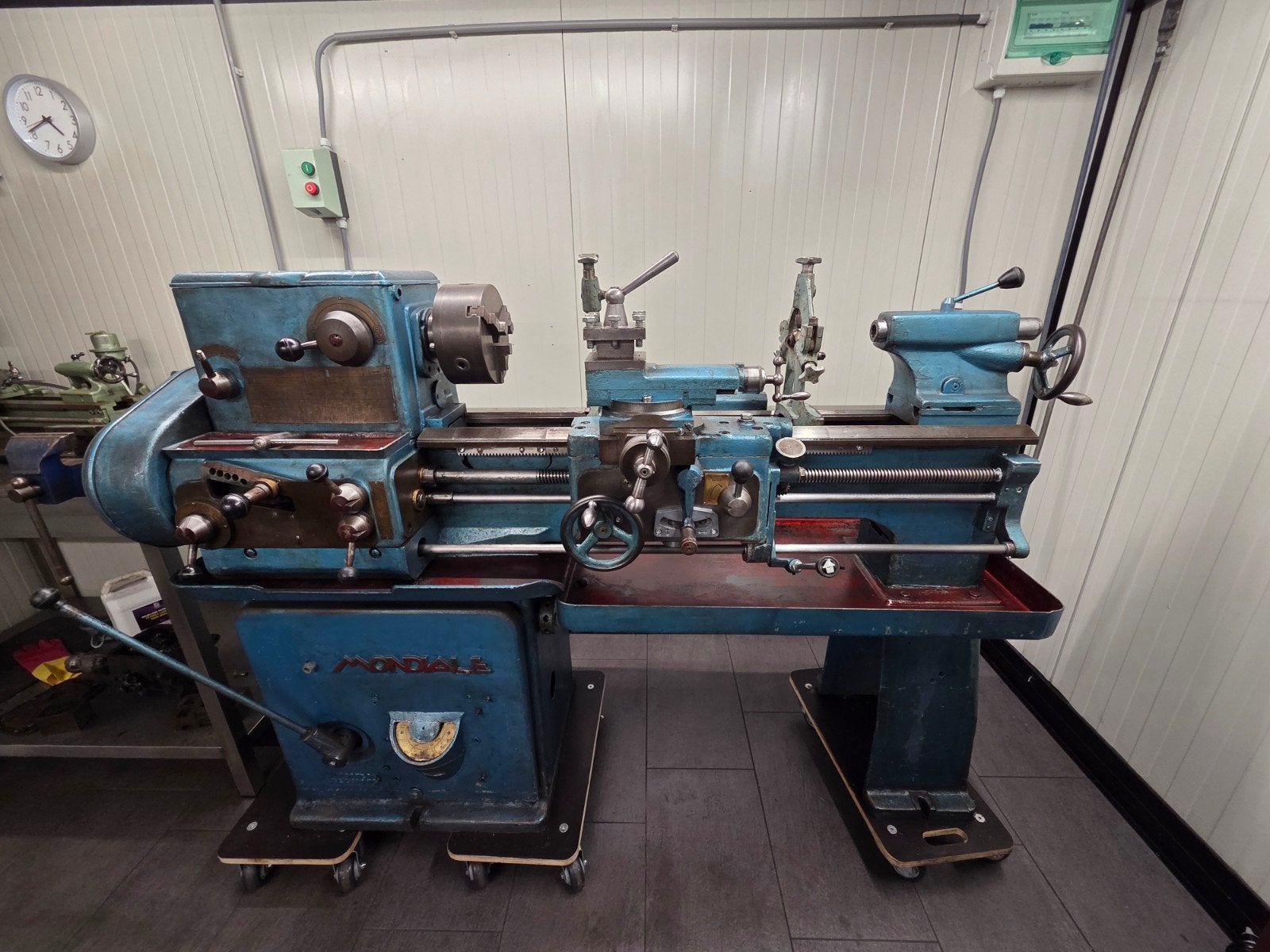 Gereviseerde mondiale draaibank (type BL-1)., Bricolage & Construction, Enlèvement, Comme neuf, Tour à métaux, 500 à 1000 mm