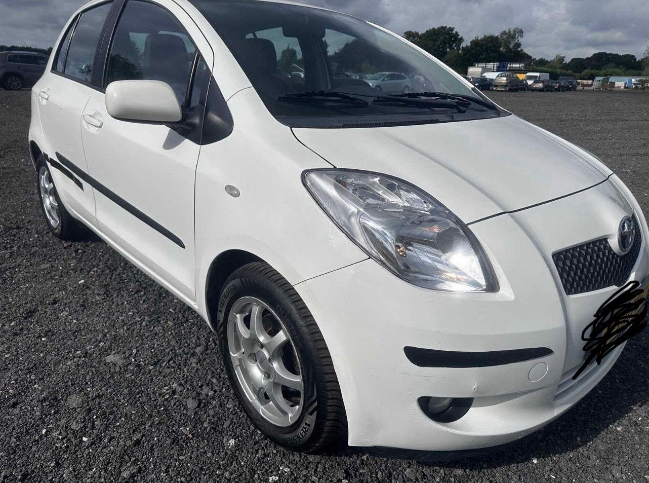 Toyota Yaris 1.3 Petrol Automatique, Autos, Achat, 1298 cm³, Entretenue par le concessionnaire, Noir