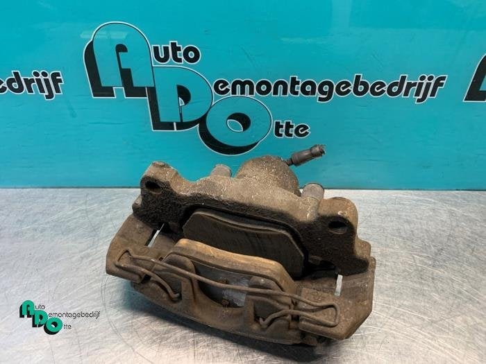 Remklauw (Tang) rechts-voor van een Volkswagen Golf (Golf 09, Gebruikt, -, Volkswagen, -